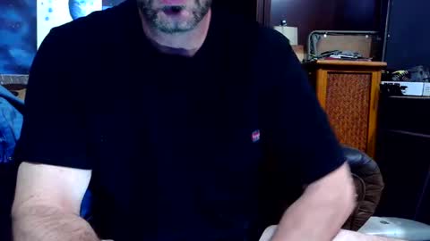 frostydhoman1221 online show from April 30, 3:51 pm