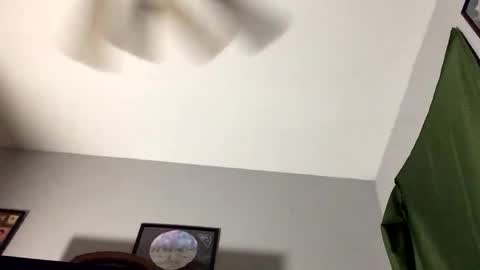 Snapshot of frozen232 chatting on February 3, 7:02 am Fabian online show from February 3, 7:02 am