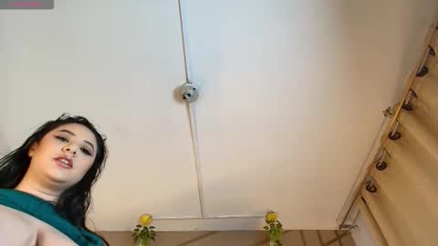 frreeya online show from March 13, 9:10 pm