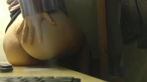 Snapshot of frumcake chatting on January 18, 4:16 am FrumCake online show from January 18, 4:16 am