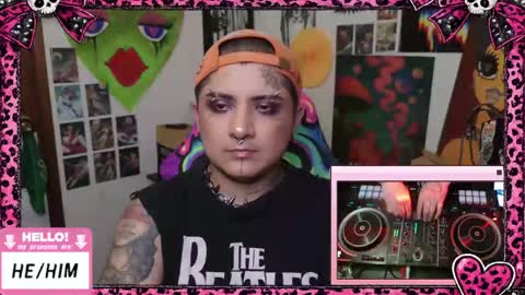 Snapshot of ftmbiggestclit chatting on May 1, 3:55 am Kevin online show from May 1, 3:55 am