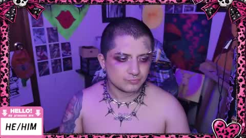 Snapshot of ftmbiggestclit chatting on May 2, 5:01 am Kevin online show from May 2, 5:01 am