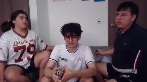 uwu online show from November 16, 10:04 pm