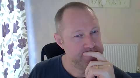 Snapshot of fuck_buddy_uk chatting on April 27, 7:06 am Fuck Buddy UK online show from April 27, 7:06 am