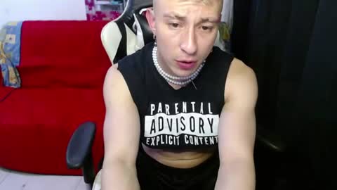 Snapshot of fuckablecharlie chatting on July 17, 1:56 am Charlie Crawford online show from July 17, 1:56 am