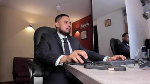 SERGIO THE SEX LAWYER online show from April 2, 3:59 am
