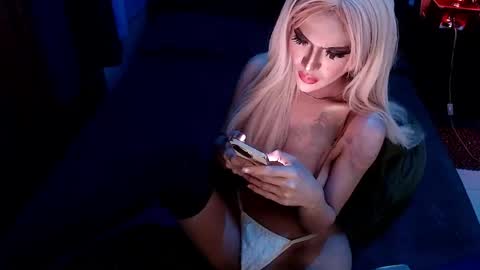 Snapshot of fuckinghotnicolets chatting on May 26, 12:23 pm QUEEN OF COMMAND and CUMDUNGEON9 online show from May 26, 12:23 pm