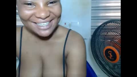 Snapshot of fuckxmypussy chatting on April 23, 8:24 am fuckxmypussy online show from April 23, 8:24 am