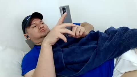 Snapshot of fuckynations chatting on June 20, 11:18 pm Fuckdirtymen online show from June 20, 11:18 pm