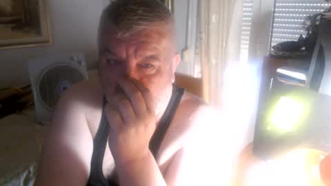 Snapshot of fukingcrazy chatting on June 8, 8:26 am fukingcrazy online show from June 8, 8:26 am