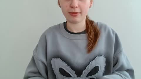 Snapshot of funemma000 chatting on April 18, 9:02 am Emma online show from April 18, 9:02 am
