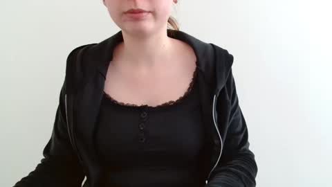 Snapshot of funemma000 chatting on April 23, 12:29 pm Emma online show from April 23, 12:29 pm