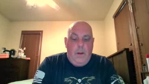 Snapshot of funguywi45 chatting on April 28, 1:38 pm funguywi45 online show from April 28, 1:38 pm