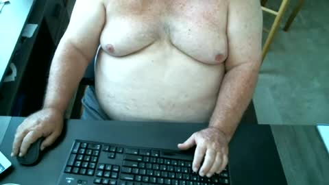 Snapshot of funlovinchub chatting on June 18, 6:34 pm funlovinchub online show from June 18, 6:34 pm