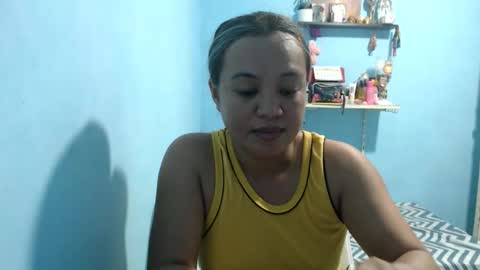 Snapshot of funluvnpinay4u chatting on May 19, 8:42 am MAE online show from May 19, 8:42 am