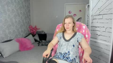 Snapshot of funny_bunny4 chatting on December 22, 6:04 pm funny_bunny4 online show from December 22, 6:04 pm