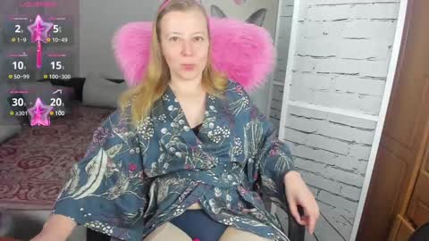 Snapshot of funny_bunny4 chatting on March 12, 6:33 pm funny_bunny4 online show from March 12, 6:33 pm