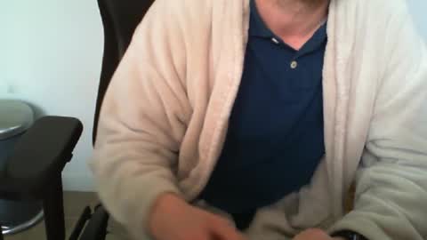 Snapshot of funnyeucouple chatting on May 12, 10:34 am YWhiteNiceMan online show from May 12, 10:34 am