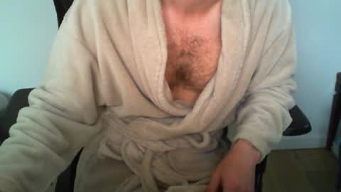 Snapshot of funnyeucouple chatting on May 17, 8:12 am YWhiteNiceMan online show from May 17, 8:12 am