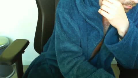Snapshot of funnyeucouple chatting on May 22, 7:59 am YWhiteNiceMan online show from May 22, 7:59 am
