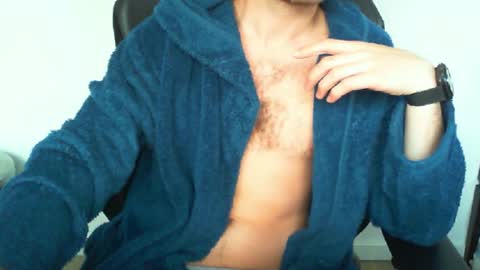 Snapshot of funnyeucouple chatting on June 2, 7:54 am YWhiteNiceMan online show from June 2, 7:54 am
