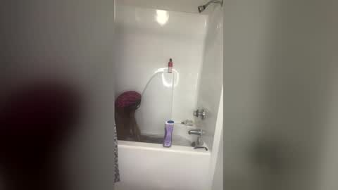 Snapshot of funsiizebratt chatting on February 22, 6:39 pm Funsiizebratt online show from February 22, 6:39 pm