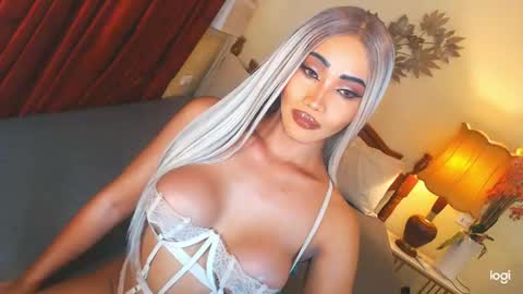 Snapshot of funtastic_harlow chatting on April 21, 7:25 am Maddonna online show from April 21, 7:25 am