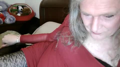 Snapshot of funtimetgirl chatting on April 12, 9:25 am Jessie Love online show from April 12, 9:25 am