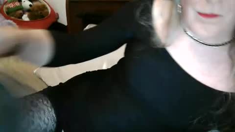 Snapshot of funtimetgirl chatting on April 25, 10:29 am Jessie Love online show from April 25, 10:29 am