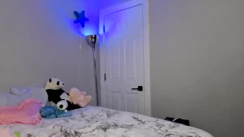 Snapshot of funwithmay chatting on December 20, 3:35 am May online show from December 20, 3:35 am