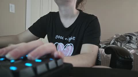 Snapshot of fuxkme_jen chatting on December 7, 3:52 pm fuxkme_jen online show from December 7, 3:52 pm