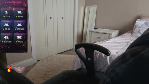 Snapshot of fuxkme_jen chatting on January 11, 6:12 pm fuxkme_jen online show from January 11, 6:12 pm