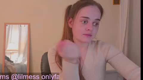 Snapshot of fuxkme_jen chatting on October 17, 12:01 am fuxkme_jen online show from October 17, 12:01 am