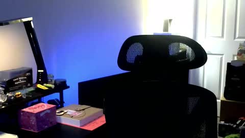 fuzz69_ online show from March 2, 10:49 pm