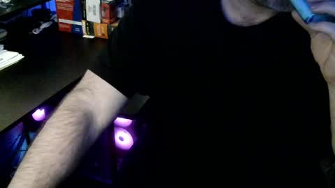 Snapshot of fuzz69_ chatting on April 21, 8:34 pm fuzz69_ online show from April 21, 8:34 pm