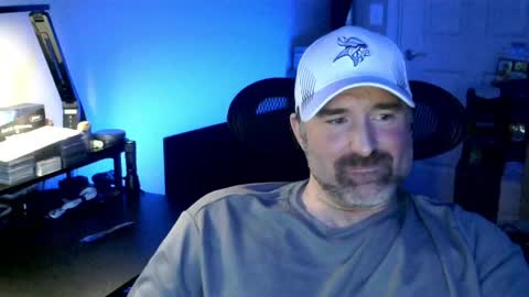 Snapshot of fuzz69_ chatting on May 11, 8:42 am fuzz69_ online show from May 11, 8:42 am