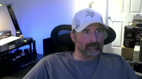Snapshot of fuzz69_ chatting on May 13, 2:20 am fuzz69_ online show from May 13, 2:20 am