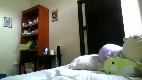 fuzzypeaches87 online show from March 24, 4:23 pm