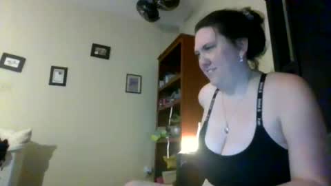 fuzzypeaches87 online show from April 11, 7:56 am