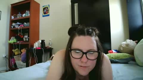 Snapshot of fuzzypeaches87 chatting on April 24, 8:11 pm fuzzypeaches87 online show from April 24, 8:11 pm