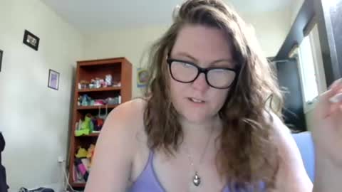 Snapshot of fuzzypeaches87 chatting on June 27, 2:55 pm fuzzypeaches87 online show from June 27, 2:55 pm