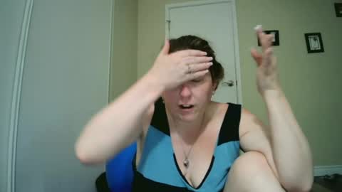 Snapshot of fuzzypeaches87 chatting on July 2, 4:02 pm fuzzypeaches87 online show from July 2, 4:02 pm
