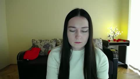 Snapshot of gabby_di chatting on May 7, 9:36 am Jaklin online show from May 7, 9:36 am