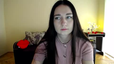 Snapshot of gabby_di chatting on July 3, 9:16 am Jaklin online show from July 3, 9:16 am
