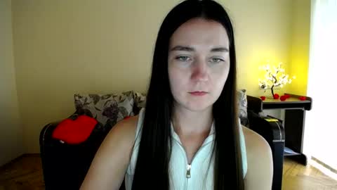 Snapshot of gabby_di chatting on July 4, 9:26 am Jaklin online show from July 4, 9:26 am