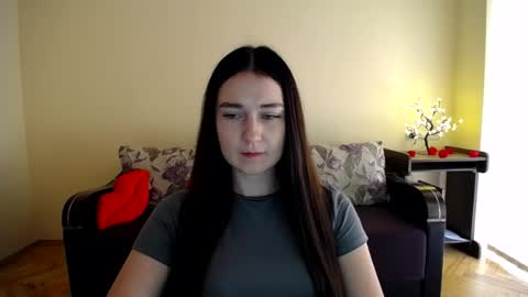 Snapshot of gabby_di chatting on July 6, 8:44 am Jaklin online show from July 6, 8:44 am