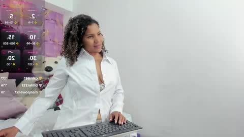 Snapshot of gabby_foox chatting on May 15, 11:23 pm Gaby Fox online show from May 15, 11:23 pm