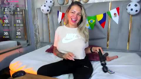Snapshot of gabby_santos_ chatting on July 2, 12:00 pm Gaby Santos online show from July 2, 12:00 pm