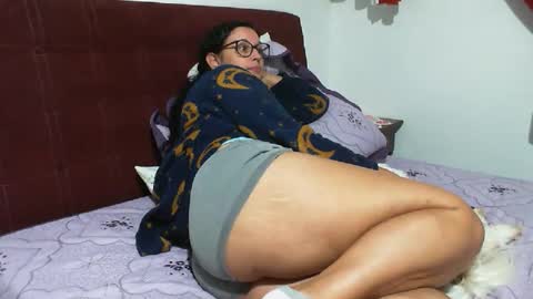 Snapshot of gabibrasil chatting on April 21, 1:42 am gaby layla online show from April 21, 1:42 am