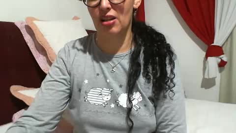 Snapshot of gabibrasil chatting on May 15, 10:39 pm gaby layla online show from May 15, 10:39 pm